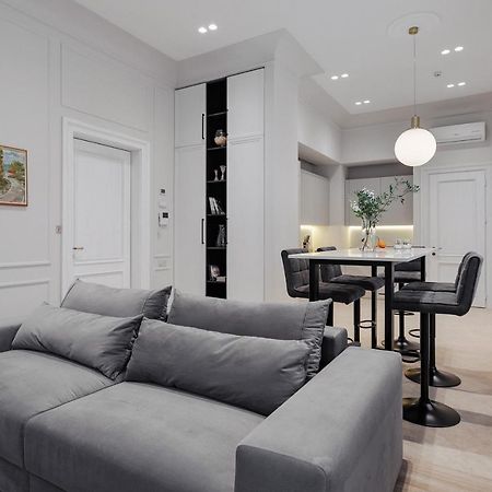 New! Luxury Apartment In The Center Of Odessa Overlooking Deribasovskaya Str. Low Price! Dış mekan fotoğraf