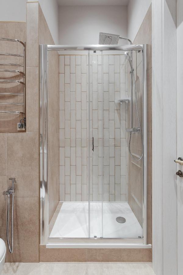 New! Luxury Apartment In The Center Of Odessa Overlooking Deribasovskaya Str. Low Price! Dış mekan fotoğraf