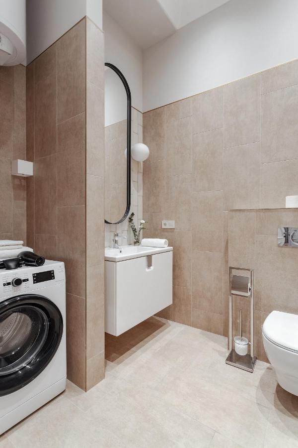 New! Luxury Apartment In The Center Of Odessa Overlooking Deribasovskaya Str. Low Price! Dış mekan fotoğraf