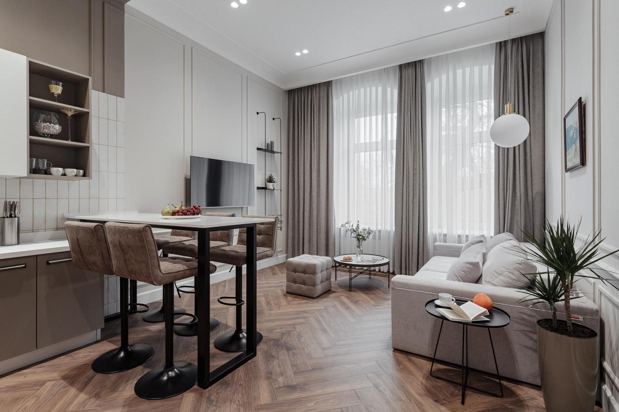 New! Luxury Apartment In The Center Of Odessa Overlooking Deribasovskaya Str. Low Price! Dış mekan fotoğraf