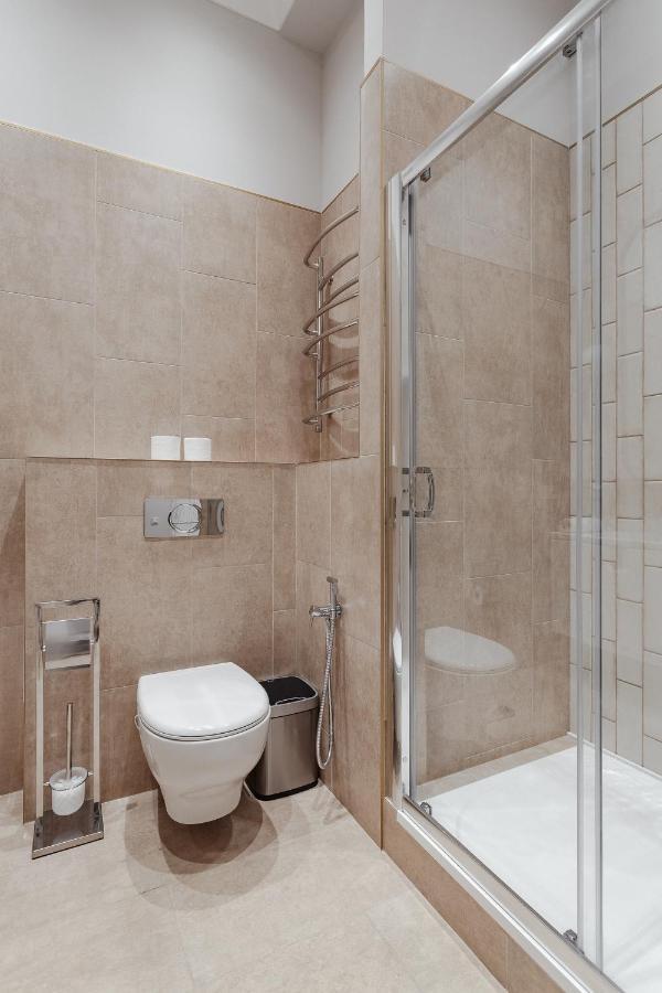 New! Luxury Apartment In The Center Of Odessa Overlooking Deribasovskaya Str. Low Price! Dış mekan fotoğraf
