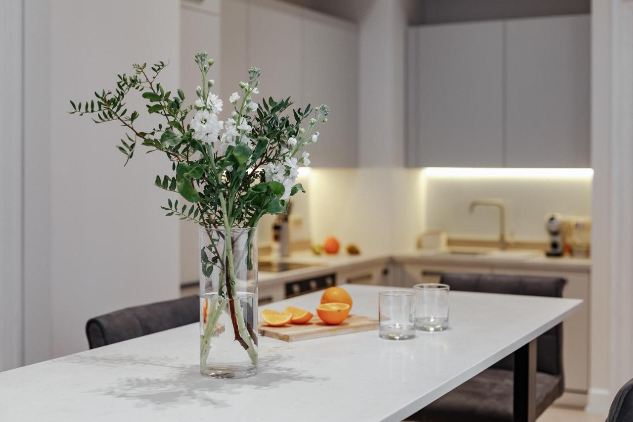 New! Luxury Apartment In The Center Of Odessa Overlooking Deribasovskaya Str. Low Price! Dış mekan fotoğraf