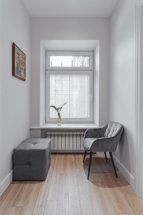 New! Luxury Apartment In The Center Of Odessa Overlooking Deribasovskaya Str. Low Price! Dış mekan fotoğraf