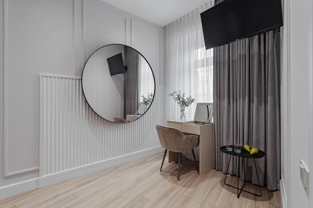 New! Luxury Apartment In The Center Of Odessa Overlooking Deribasovskaya Str. Low Price! Dış mekan fotoğraf