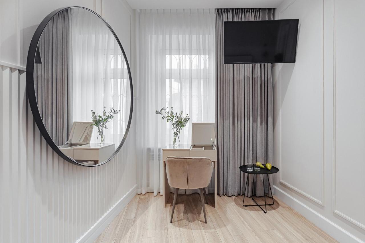 New! Luxury Apartment In The Center Of Odessa Overlooking Deribasovskaya Str. Low Price! Dış mekan fotoğraf