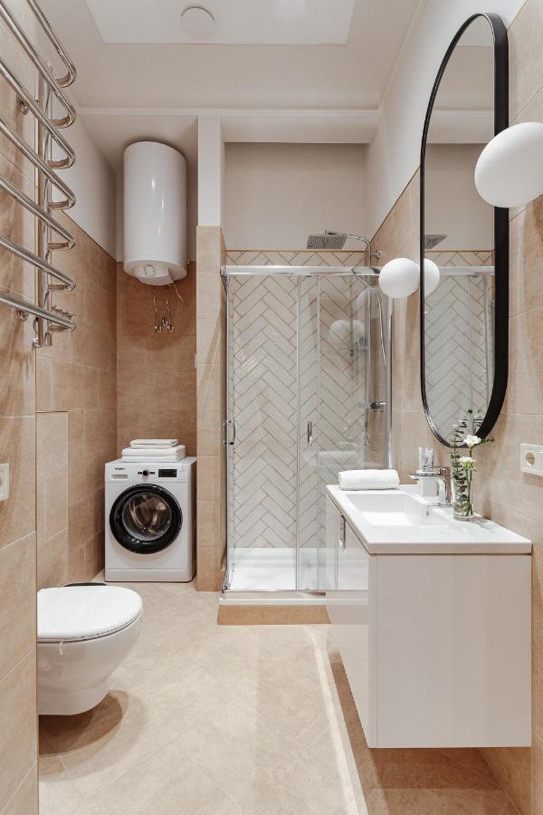 New! Luxury Apartment In The Center Of Odessa Overlooking Deribasovskaya Str. Low Price! Dış mekan fotoğraf