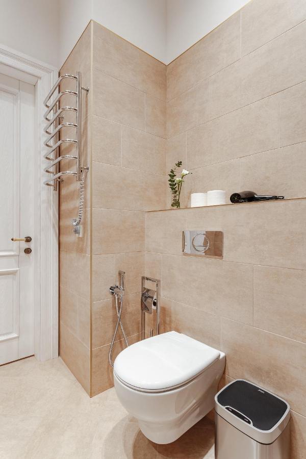 New! Luxury Apartment In The Center Of Odessa Overlooking Deribasovskaya Str. Low Price! Dış mekan fotoğraf