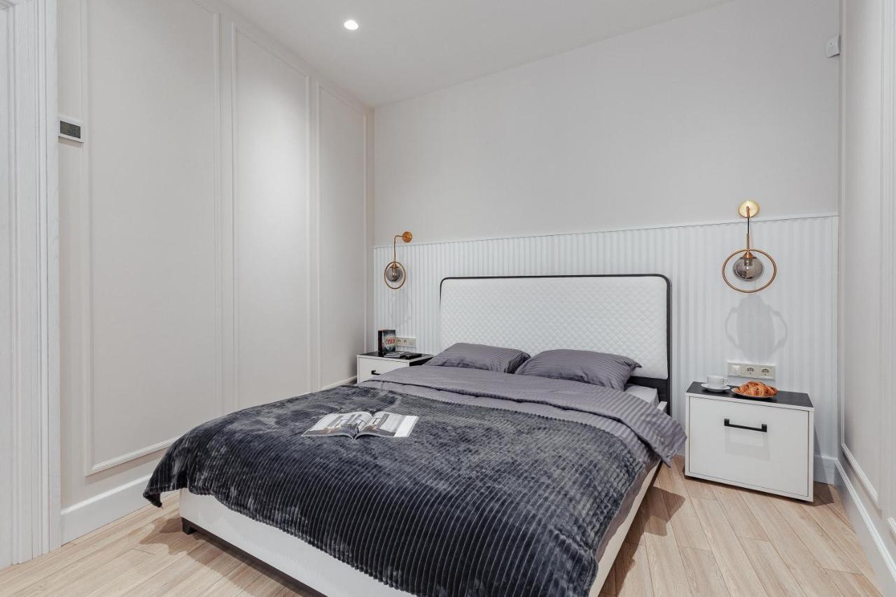New! Luxury Apartment In The Center Of Odessa Overlooking Deribasovskaya Str. Low Price! Dış mekan fotoğraf