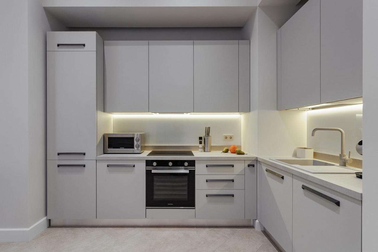 New! Luxury Apartment In The Center Of Odessa Overlooking Deribasovskaya Str. Low Price! Dış mekan fotoğraf