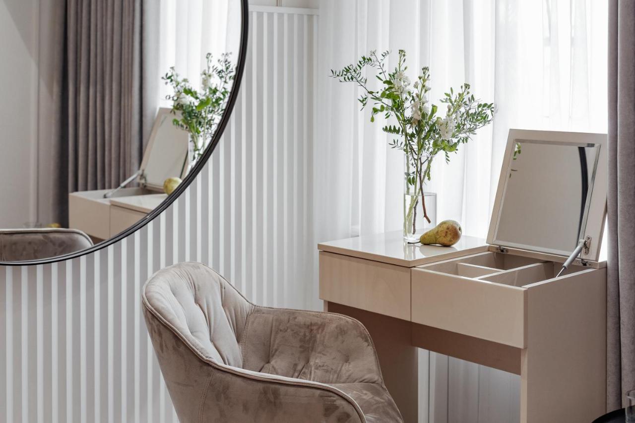 New! Luxury Apartment In The Center Of Odessa Overlooking Deribasovskaya Str. Low Price! Dış mekan fotoğraf
